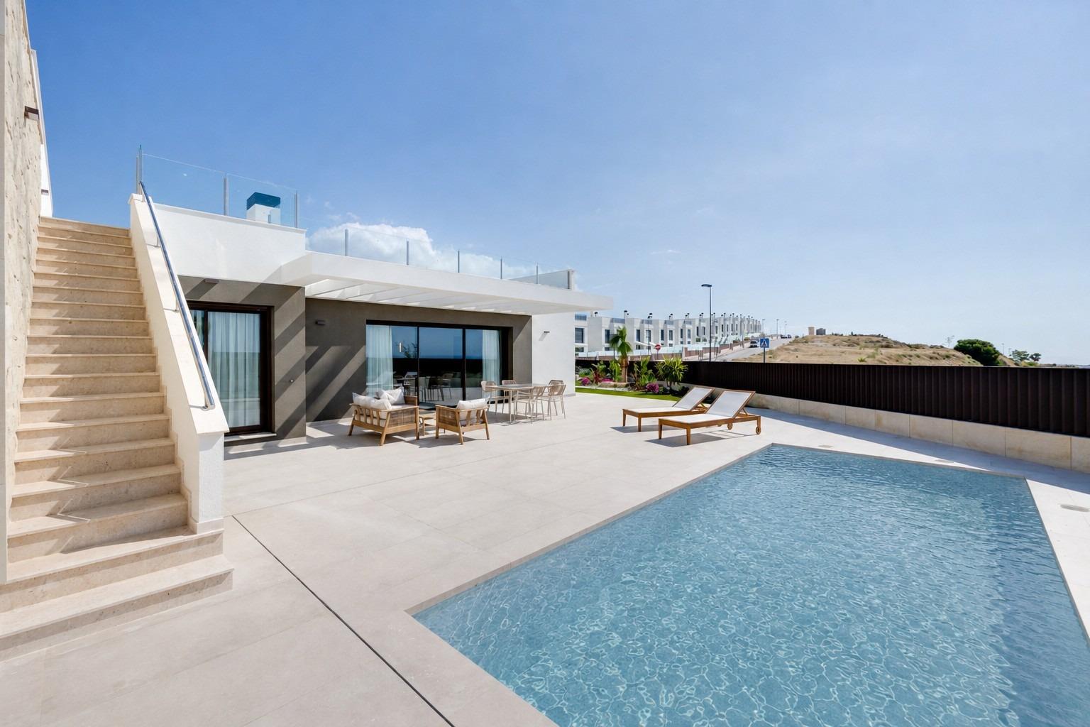 Villas adosadas de nueva construcción en venta en Mutxamel con piscina privada y vistas al mar