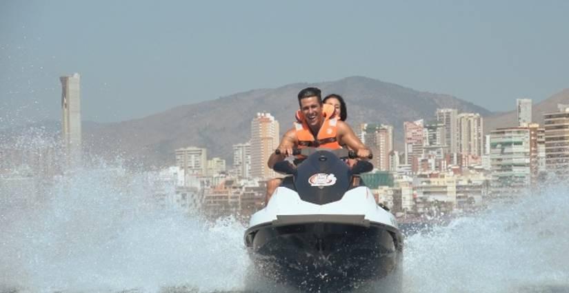 Villa minimalista de nueva construcción en Benidorm con piscina privada