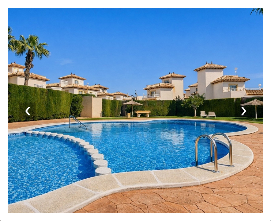 Casa adosada en urbanización cerrada