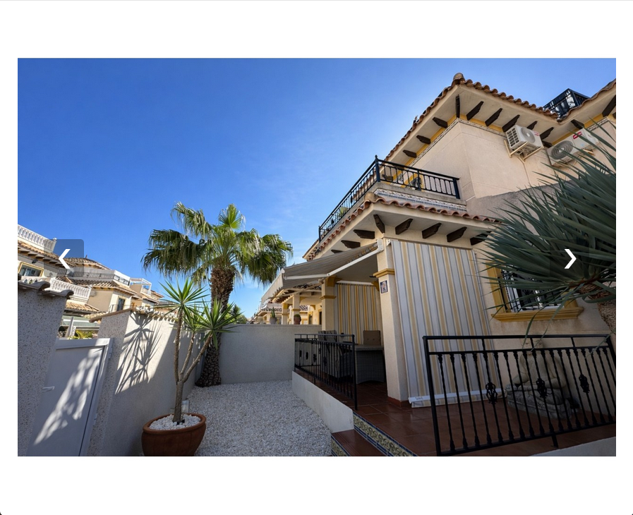 Casa adosada en urbanización cerrada
