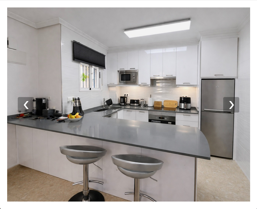 Casa adosada en urbanización cerrada