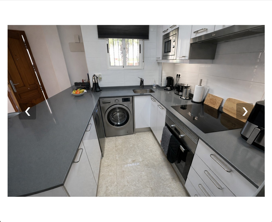 Casa adosada en urbanización cerrada