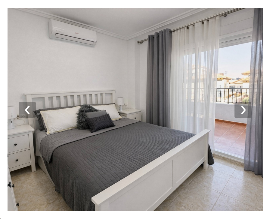 Casa adosada en urbanización cerrada