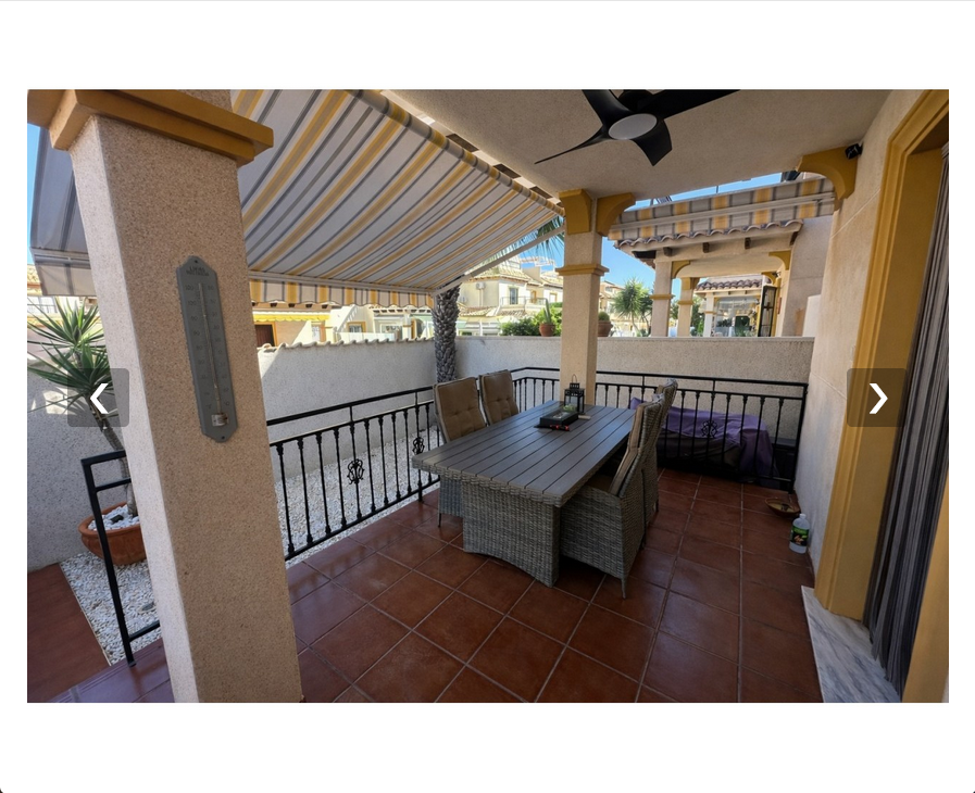 Casa adosada en urbanización cerrada