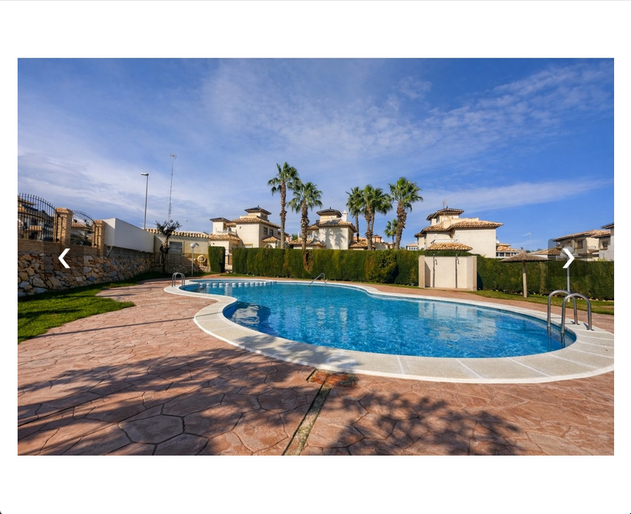 Casa adosada en urbanización cerrada
